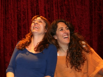 La complicidad entre las dos actrices se hace evidente dentro y fuera del escenario- Foto por IRENE BENEDICTO